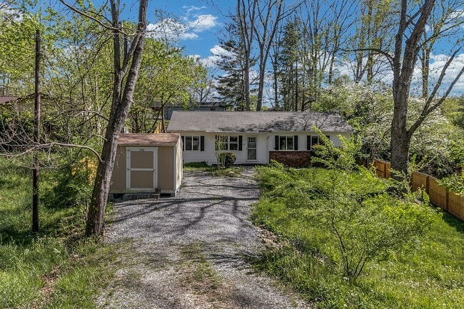 Building Photo - 321 Melody Cir