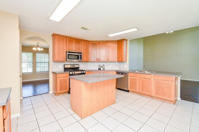 Building Photo - 6419 Bennington Springs Dr