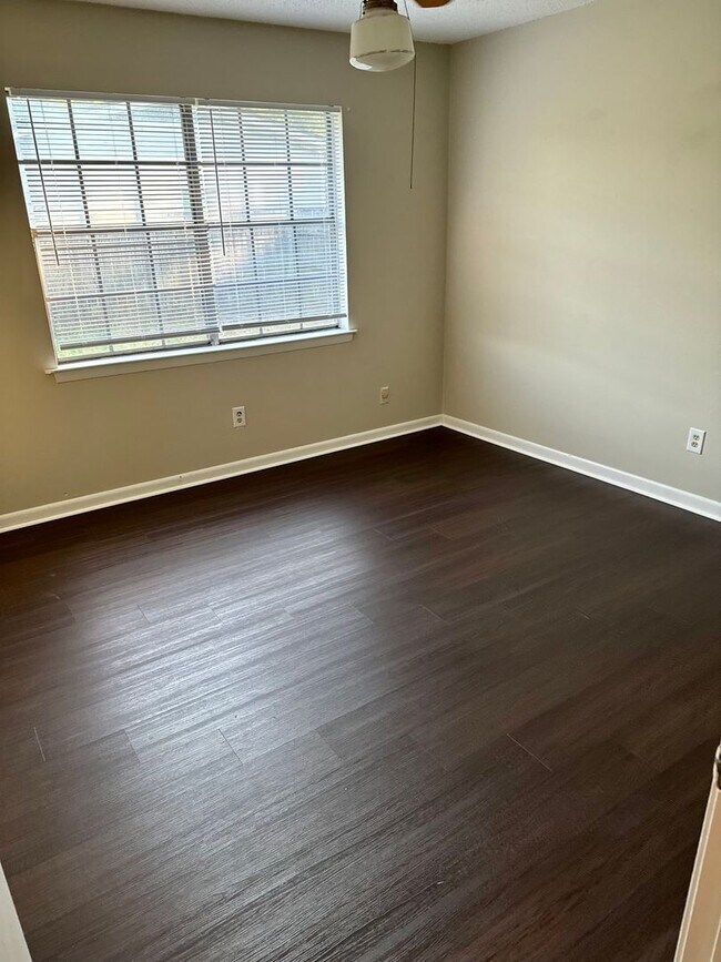 Building Photo - OCEAN SPRINGS SCHOOL DISTRICT - CUTE 3 BED...