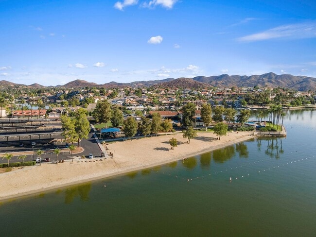 Building Photo - CANYON LAKE 3 BED 2 BATH ON GOLF COURSE