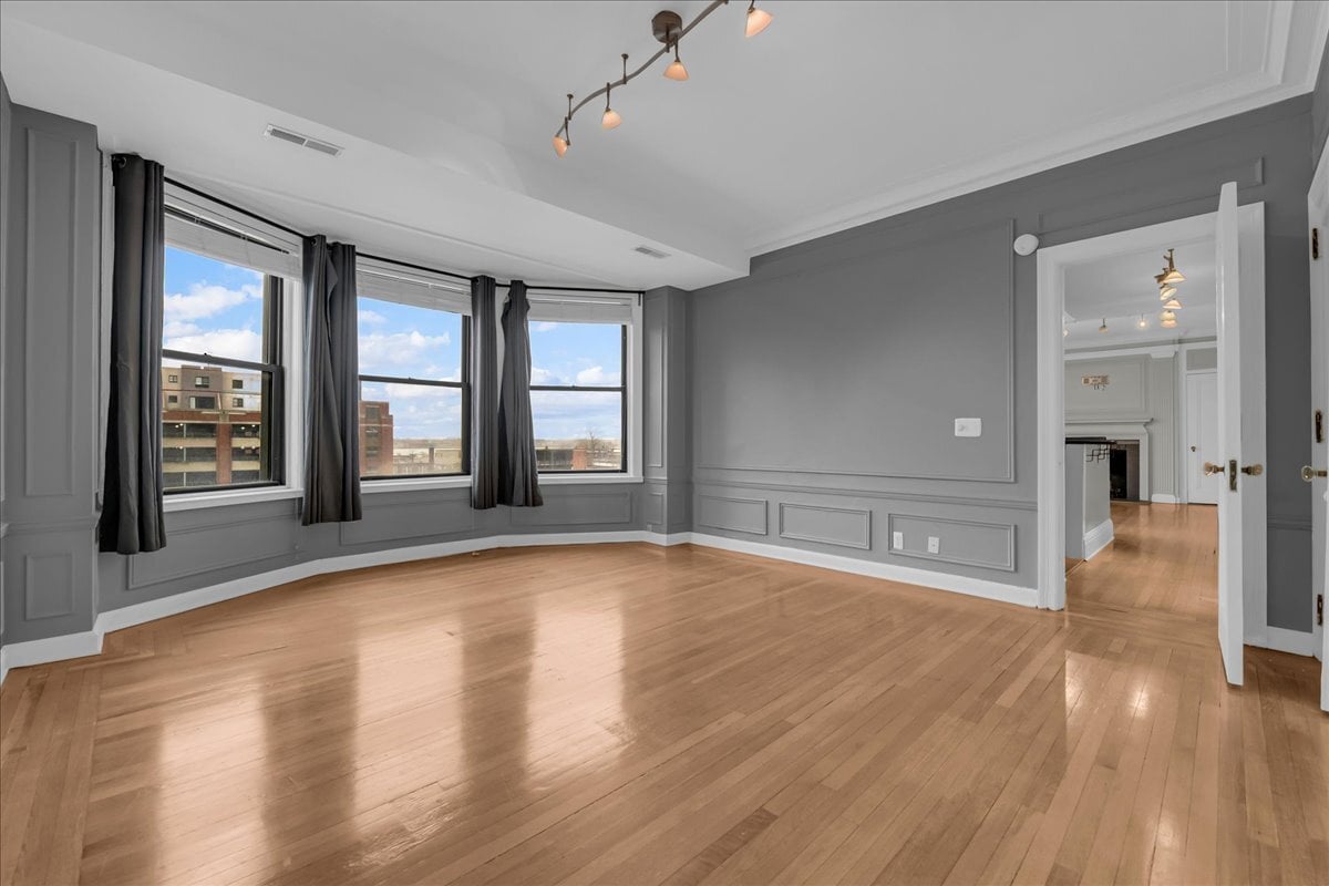 Building Photo - 2900 E Jefferson Ave