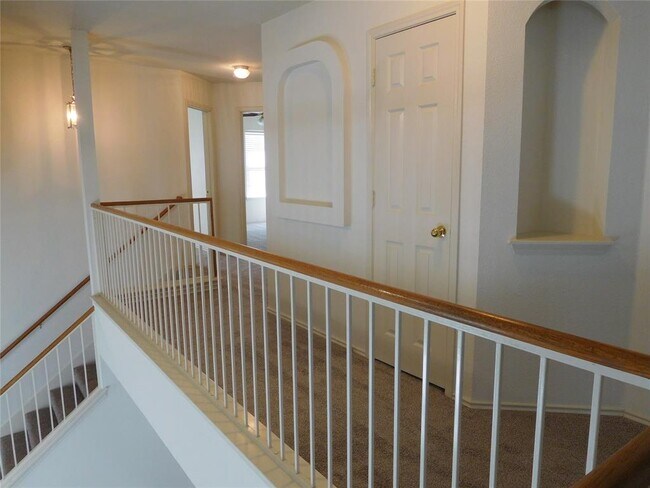 Building Photo - 911 Middle Brook Dr