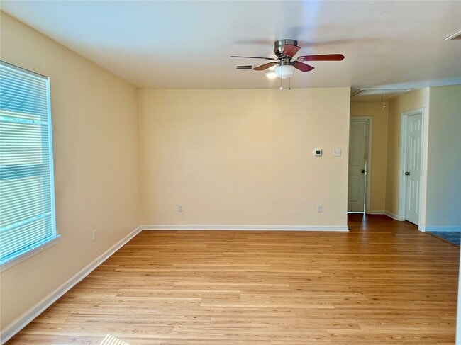 Building Photo - 711 Hahlo St