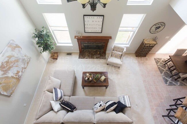 Building Photo - 8947 Hilltop Manor Dr