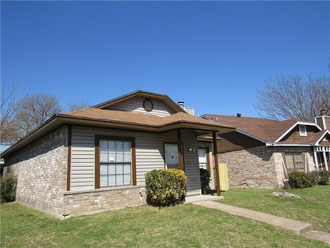 Building Photo - 2636 Clayton Oaks Dr