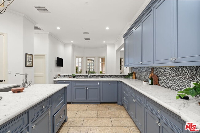 Building Photo - 4923 Amigo Ave