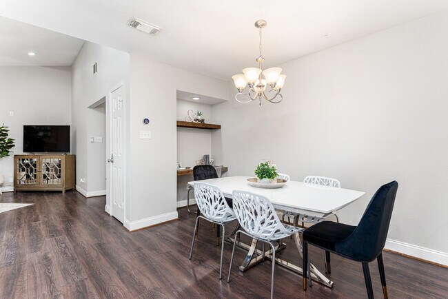 Building Photo - 1043 Grand Jct Dr