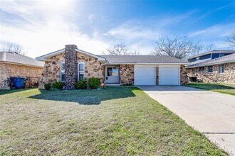 Building Photo - 645 Lloyd Ave