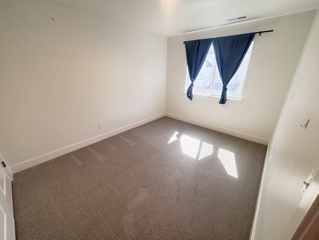 Building Photo - 3985 W 1960 N