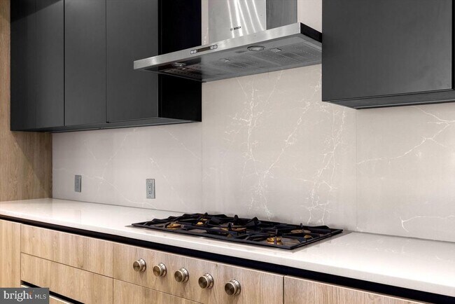 Building Photo - 724 Chestnut St