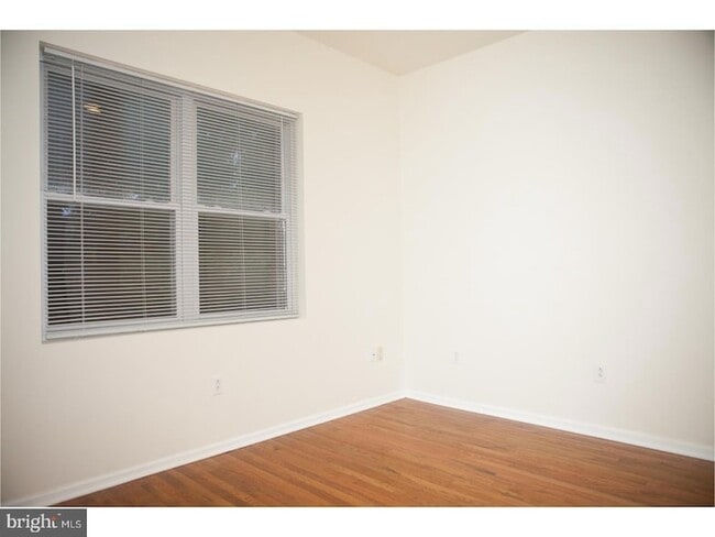 Building Photo - 1531 Poplar St