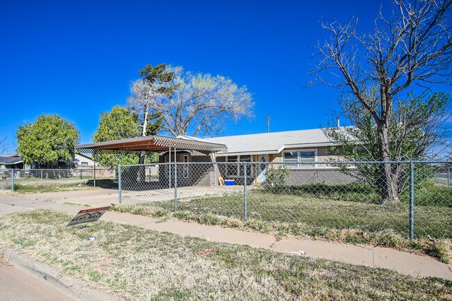 Building Photo - 2641 E Baylor St
