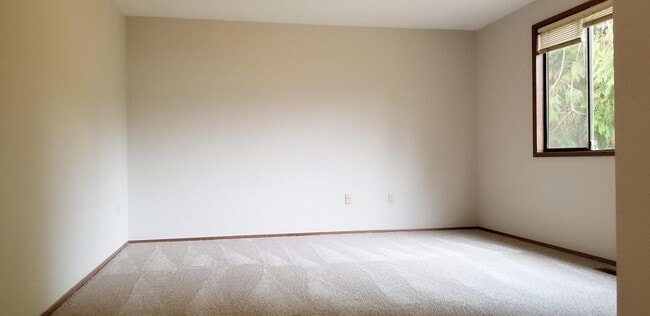 Building Photo - Hard to find 5 bedroom home in Tamoshan ne...