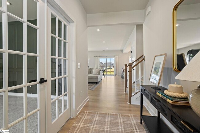 Building Photo - 680 Lady Fern Dr