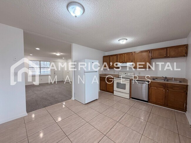 Building Photo - Updated Three Bedroom Two Bath Rental!