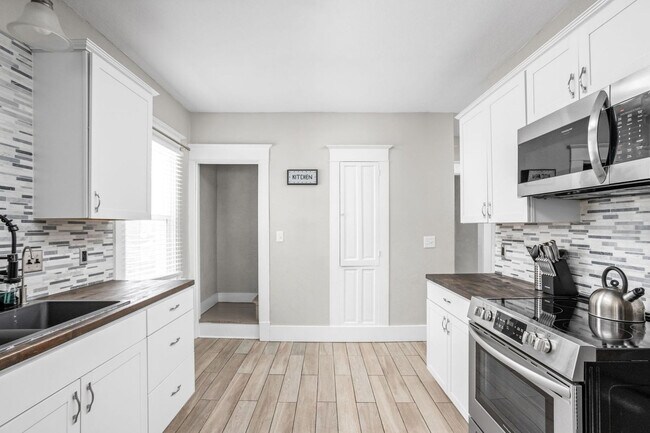 Building Photo - 325 N Bancroft St