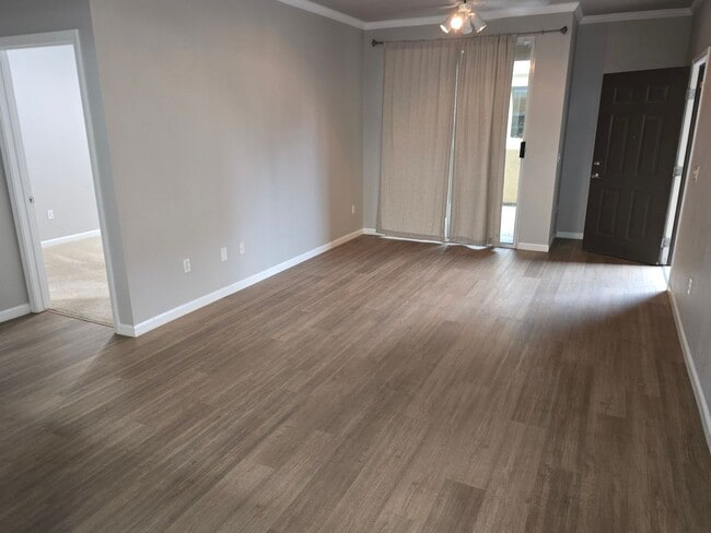 Building Photo - AVAILABLE NOW! 3 Bedroom Condo Near The Galleria