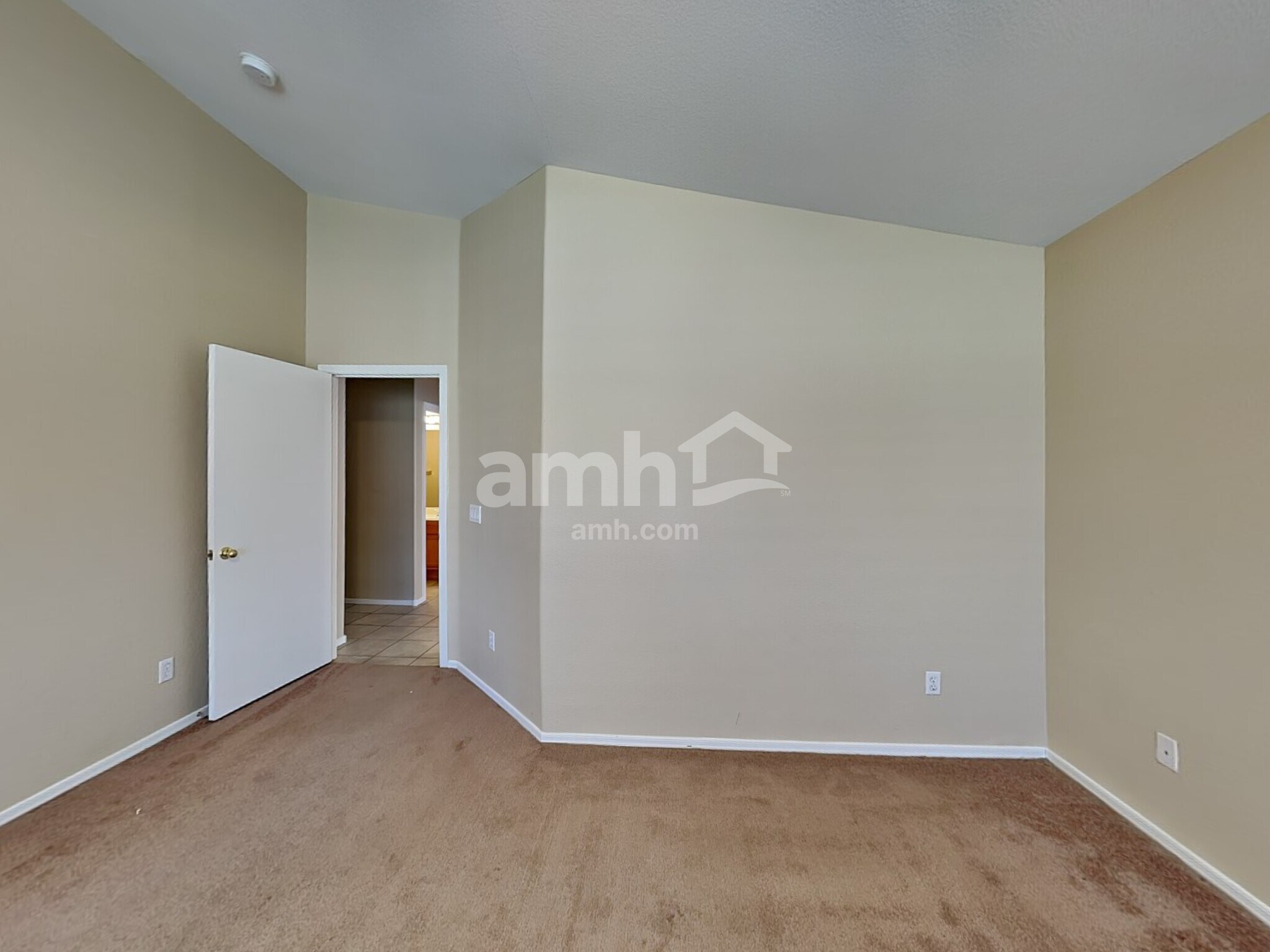 Building Photo - 7462 W Mohawk Ln