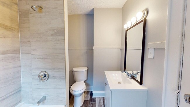 Building Photo - Edgewater Neighborhood - 3 bedroom - 2 Bat...