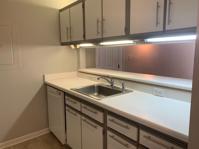 Building Photo - UTILITIES INCLUDED! 4 Bedroom | 4 Bath Con...