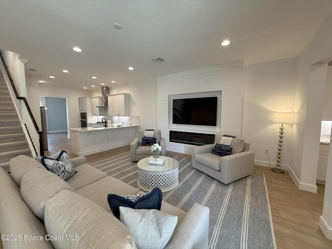 Building Photo - 8367 Gullen Dr