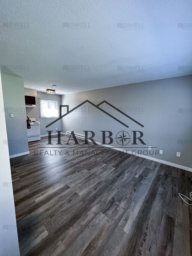 Building Photo - Renovated 1 Bedroom 1 Bath - SPECIAL: Lower rent for a 6 month Lease