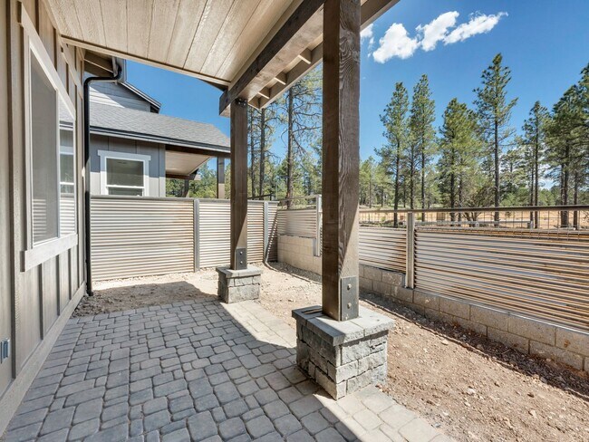 Building Photo - Gorgeous Flagstaff Property