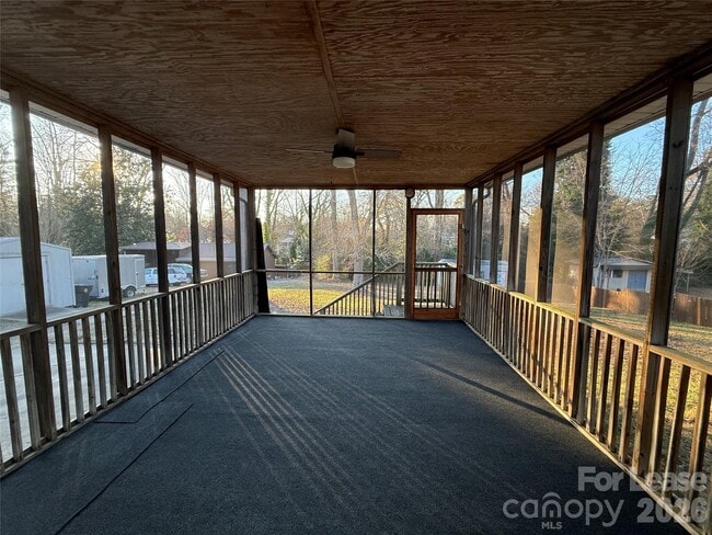 Building Photo - 225 Hickory Dr