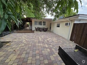 Building Photo - 2 bedroom in Hollywood FL 33021