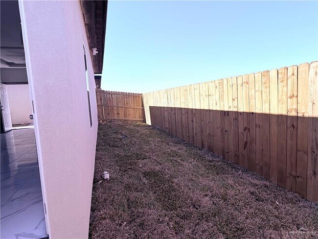 Building Photo - 11 West Dr