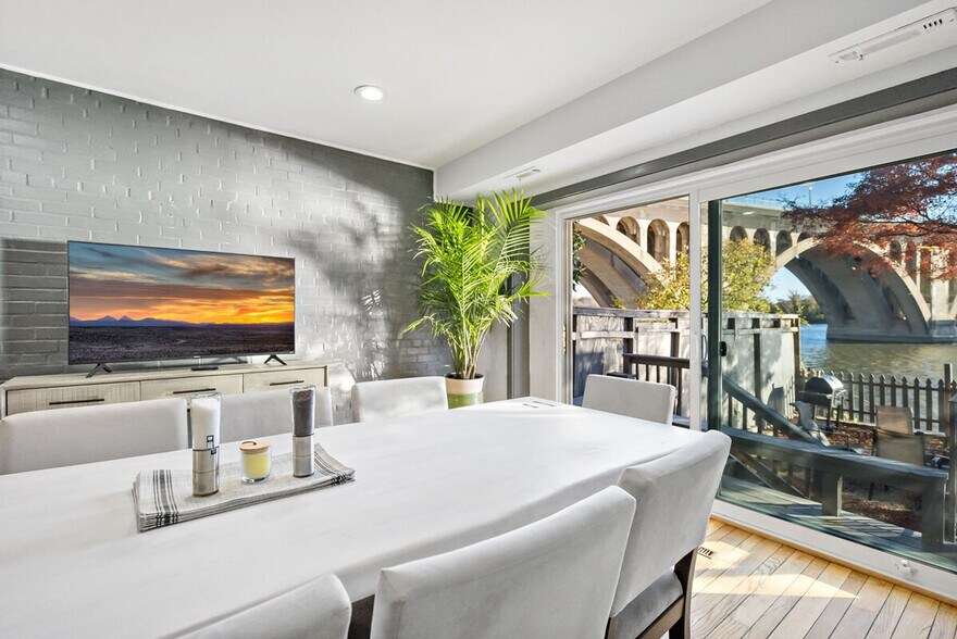 Building Photo - 3303 Water St NW