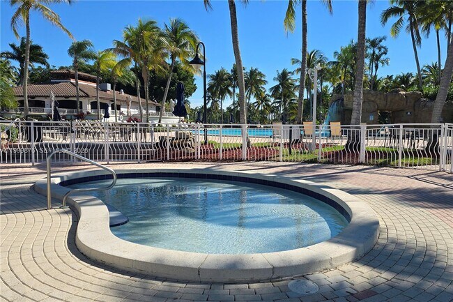 Building Photo - 11339 NW 71st St