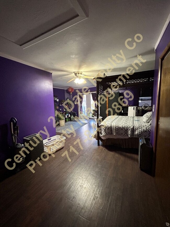 Building Photo - Large 3 Bedroom, 2 Bath Pet friendly home with off street parking and a 600sqft detached garage