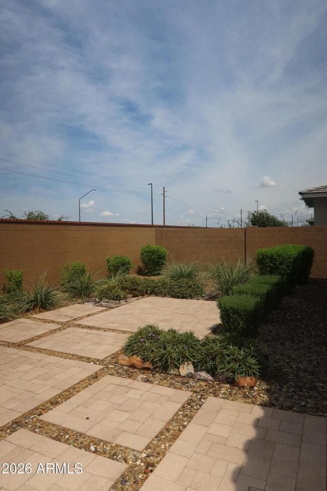 Building Photo - 662 S Olympic Dr
