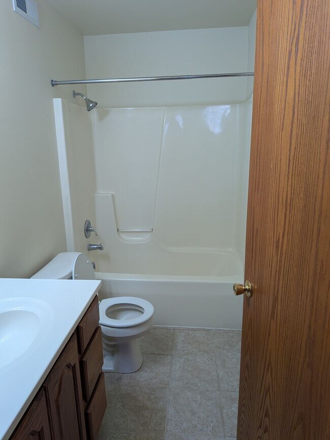 Building Photo - 3381/3383 Bridlewood Dr