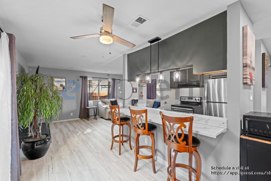 Building Photo - 325 Falcon Dr