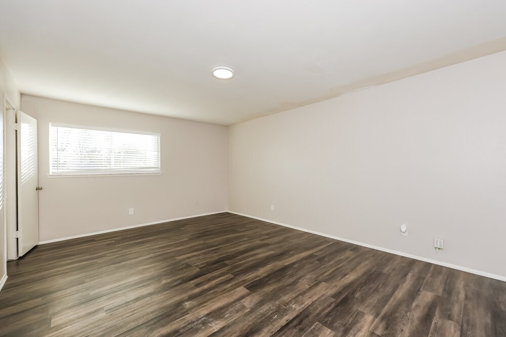 Building Photo - 3214 Greentree Dr