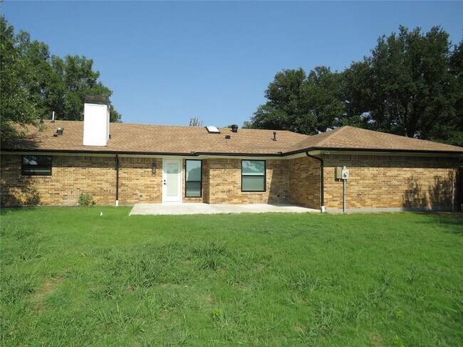 Building Photo - 2001 Pembrooke Pl