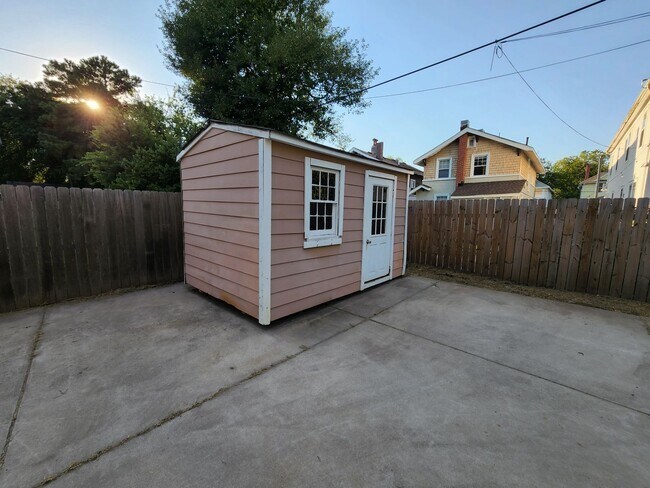 Building Photo - AVAILABLE for showing NOW for ODU FALL SEMESTER 2026!  5-Bedroom near ODU, Military Bases, Hospit...