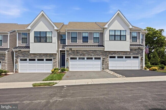 Building Photo - 203 Segel Dr