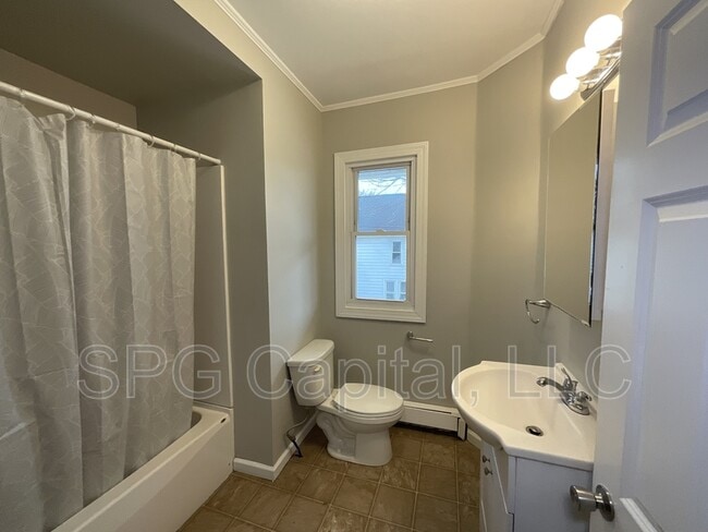 Building Photo - 148 E McKinley St