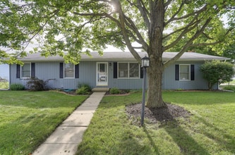 Building Photo - 1712 Stratford Dr