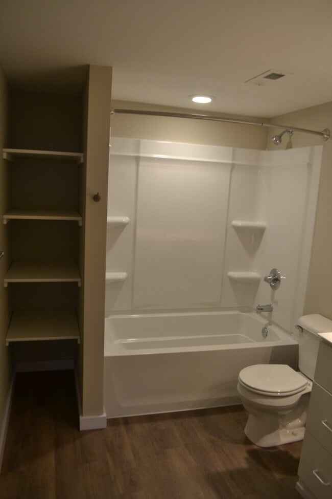 Building Photo - Ranch level home in great neighborhood! 2 ...