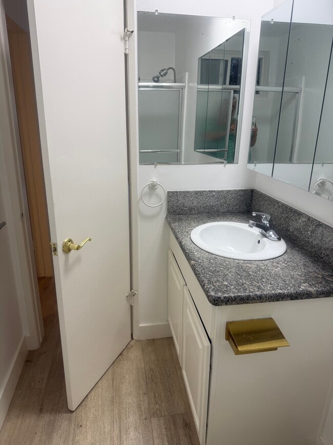 Building Photo - 1121 University Blvd W