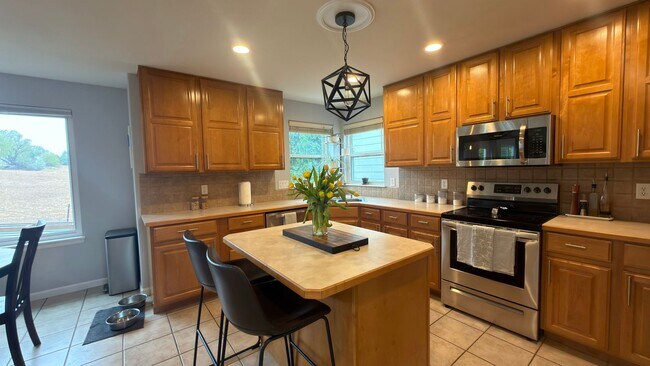 Building Photo - Great Furnished House In Fort Collins