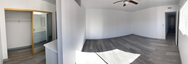 Building Photo - Julian House (DMM125)