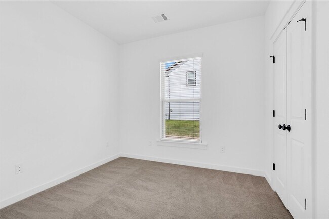 Building Photo - 40741 Mostyn Lake Dr