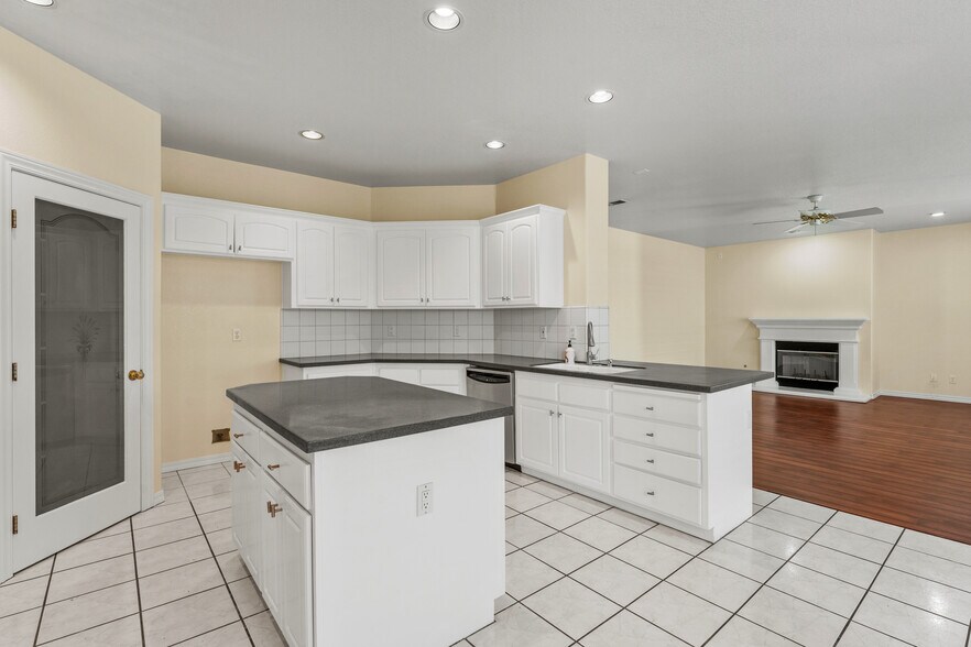 Building Photo - 5161 Weston Way