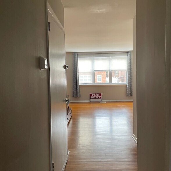 Building Photo - 210 Lockart Terrace