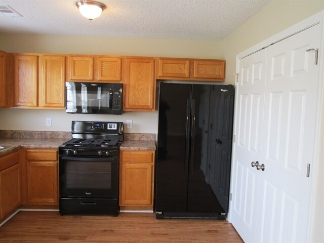 Building Photo - 2921 Knoll View Pl